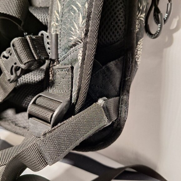 Vibedration Hydration Backpack w/o bladder with Hat & Bag - blk wht pineapple main image 8